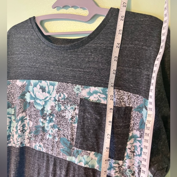 On The Byas Gray Pocket Tee Horizontal Front Floral Graphic Pattern T-Shirt. M - Picture 7 of 9